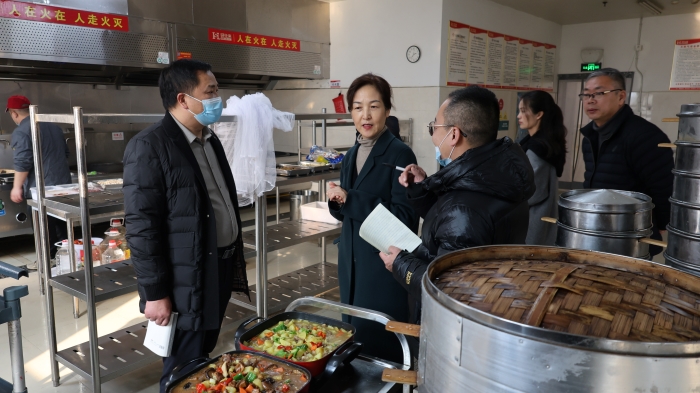 淮南卫校开展校园安全巡查并召开食品安全现场会